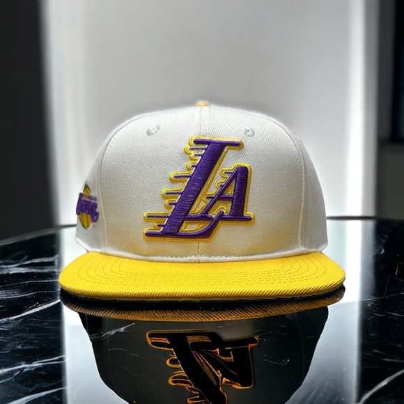 Pro Standard Other - New Los Angeles Lakers Pro Standard 2 Tone Snap Back Hat White/Yellow